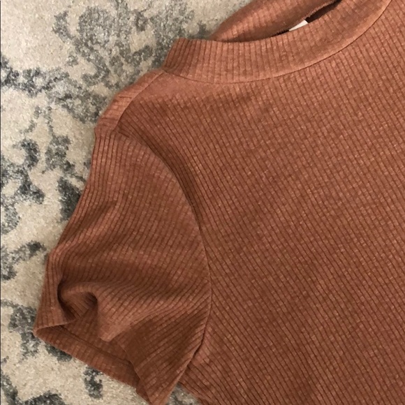 Tops - Picture 3 of 4